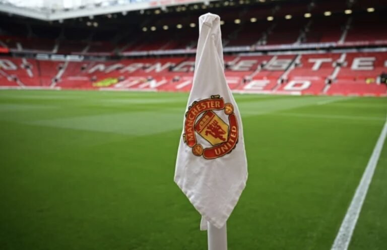 Manchester United losses jump despite record revenues