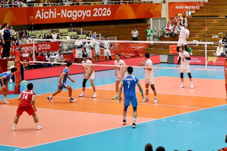 Pakistan whip Uzbekistan to reach quarters