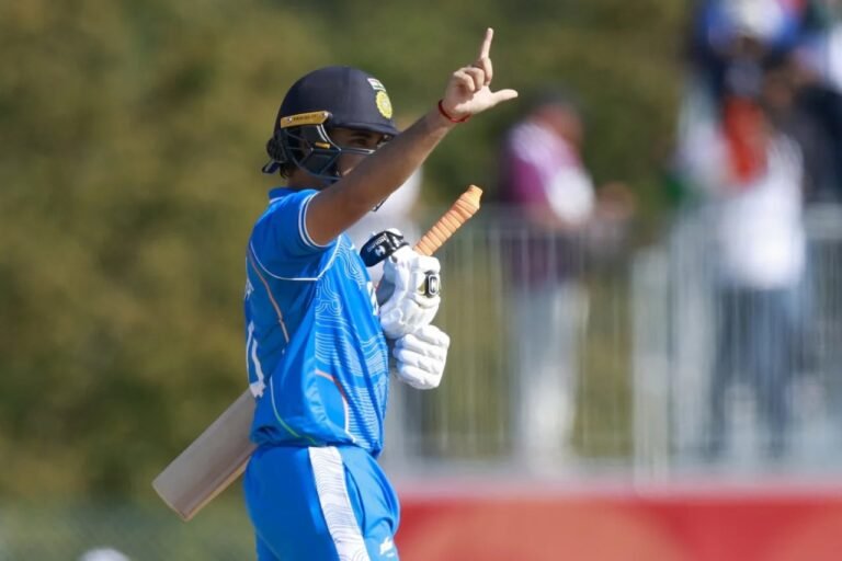 India hammer 211-6 to set Pakistan daunting Asian Games final chase