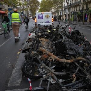 France plans 'massive' weekend police surge amid protests