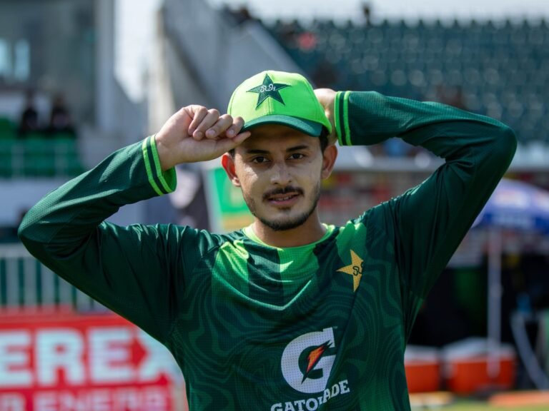 Pakistan stumble to 118-4