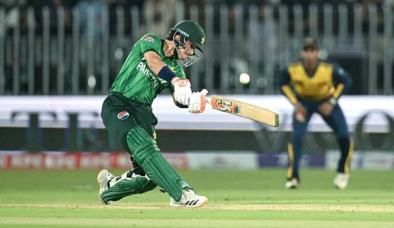 Sadaqat, Imran help Pakistan thump Sri Lanka to seal T20 series