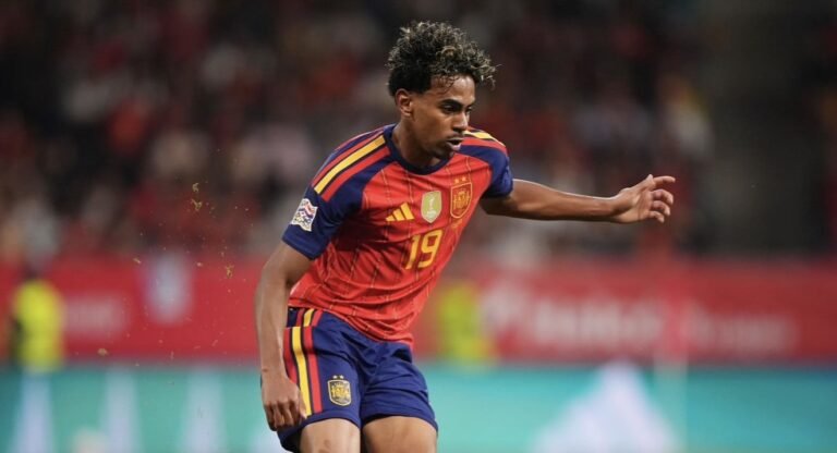 Yamal on target as Spain hold off Czech Republic