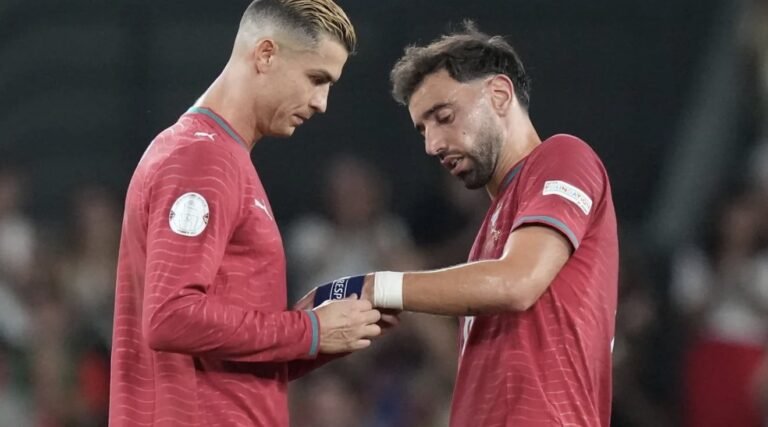 Fernandes hails Portugal's 'greatest symbol' Ronaldo