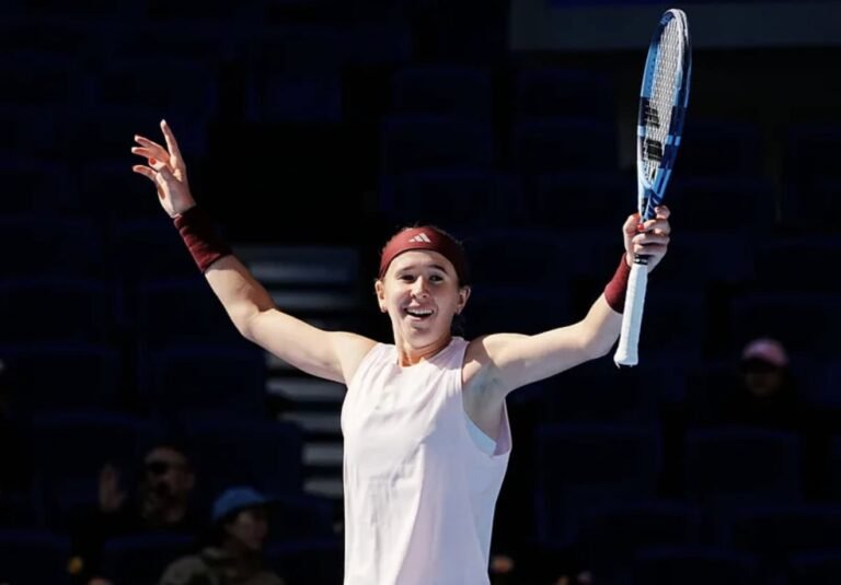 Bartunkova thrashes Muchova to reach China Open semi-finals