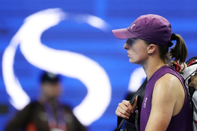 Swiatek aims to end year on a positive note