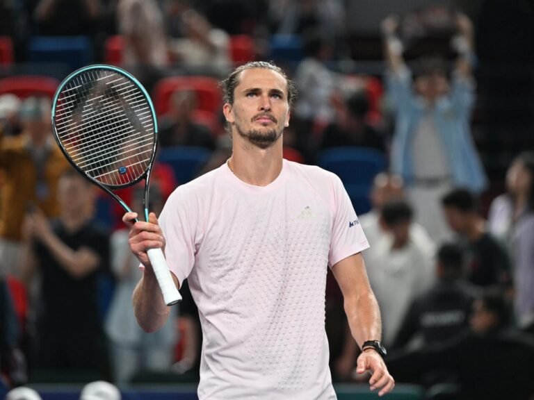 Zverev reaches Shanghai Masters quarter-finals