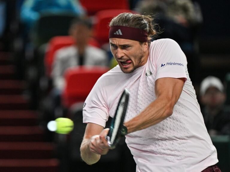 Zverev to reach Shanghai semi-finals