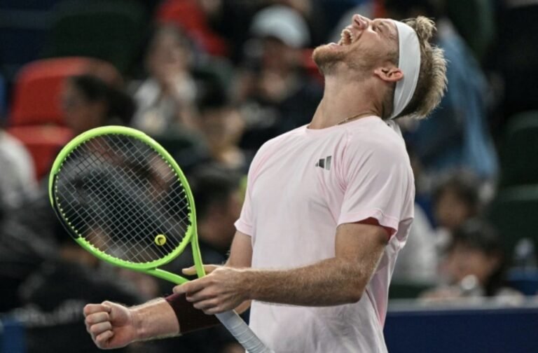Davidovich Fokina beats Jodar to win Shanghai Masters
