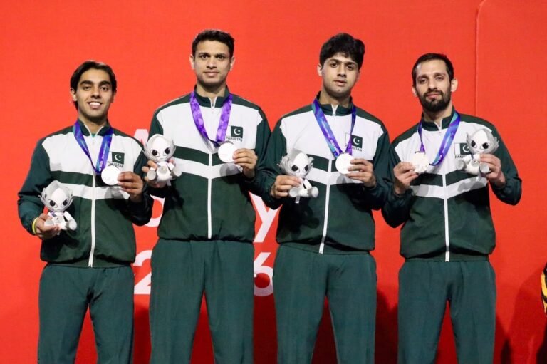 Pakistan claim silver in squash team event