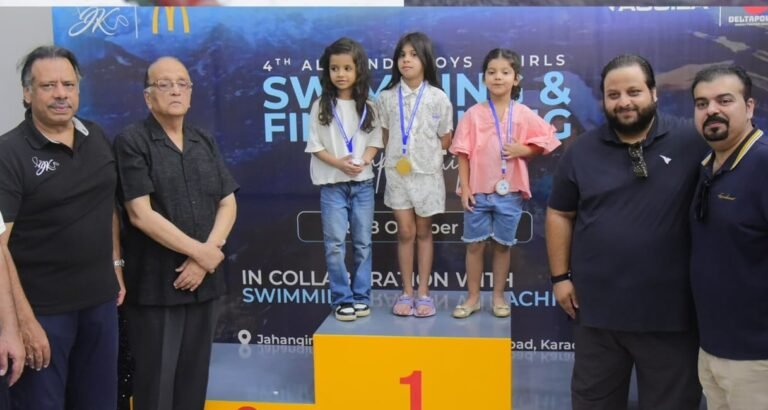 Swimming School Karachi lift girls title